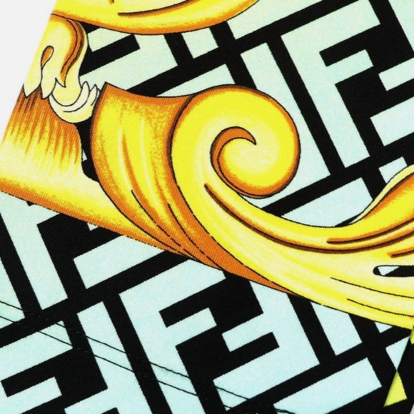 GIanni VERSACE - Picture 5 of 6